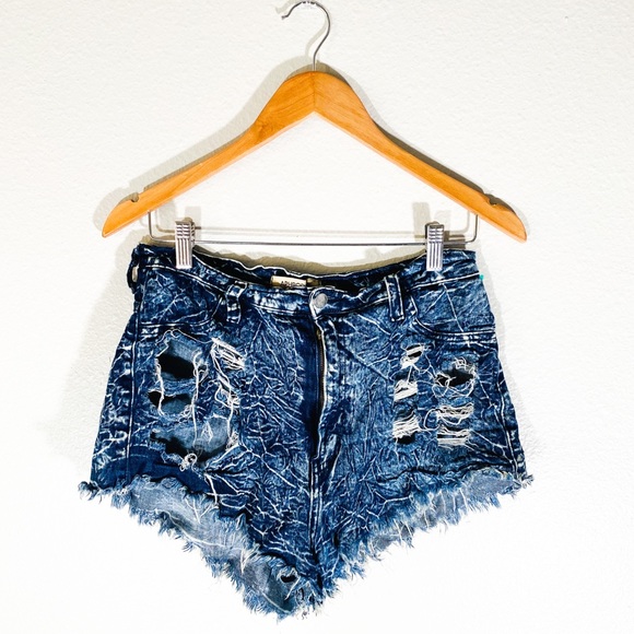 High waisted highly distressed shorts - Picture 2 of 8